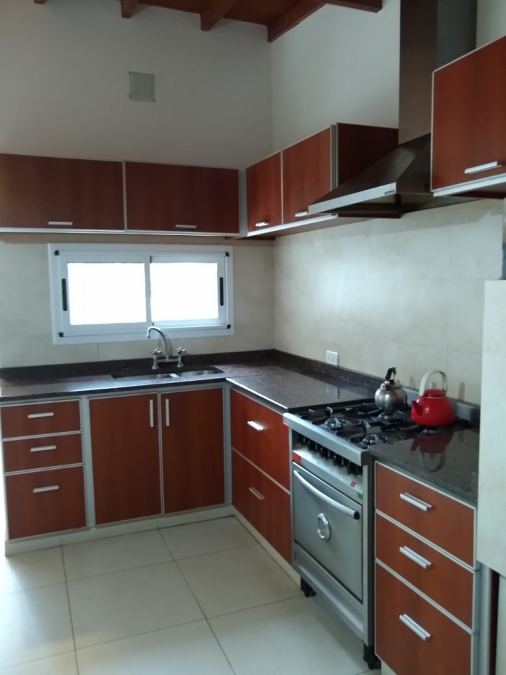 alquilo casa en Pinamar Boulevard Eros 