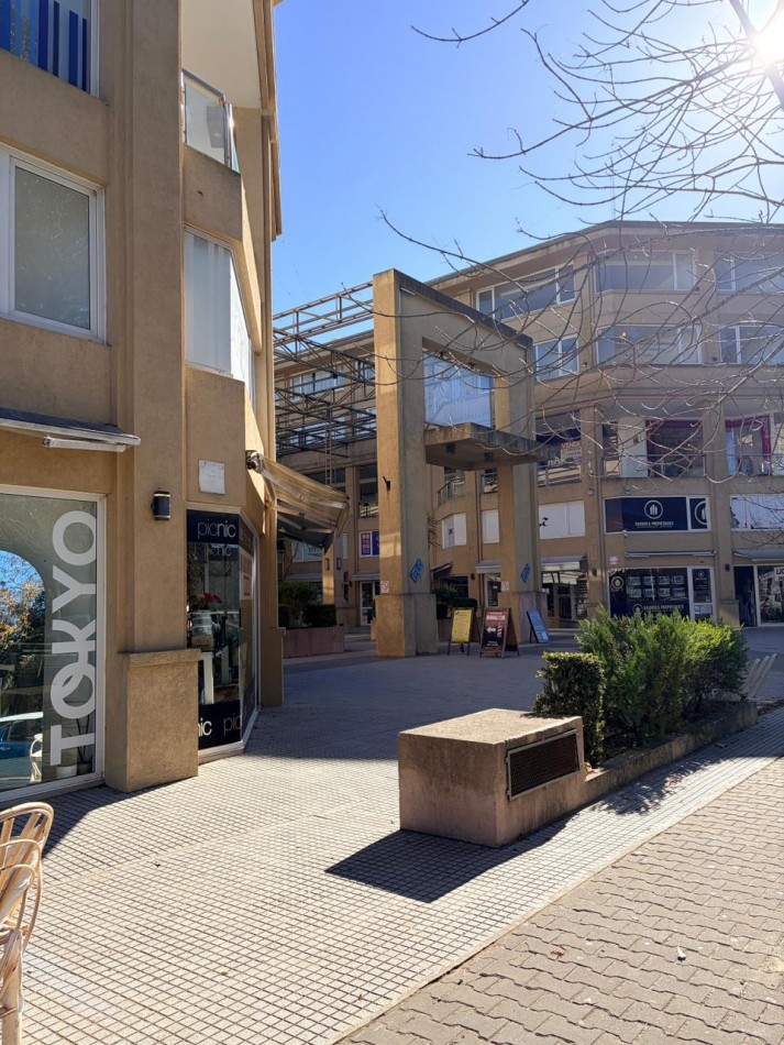 Vendo cochera en centro comercial Paseo el AGORA Pinamar
