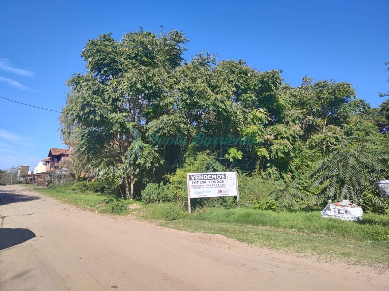 Vendo lote multifamiliar a mts del mar Jorge y costanera