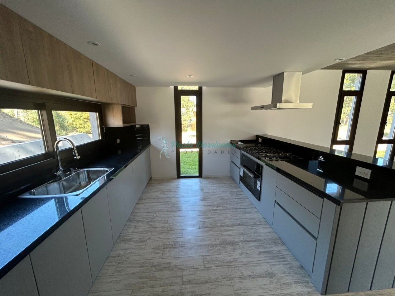 Vendo Casa a Estrenar en Pinamar zona Alamos II tres carabelas y bvlrd Alamos 