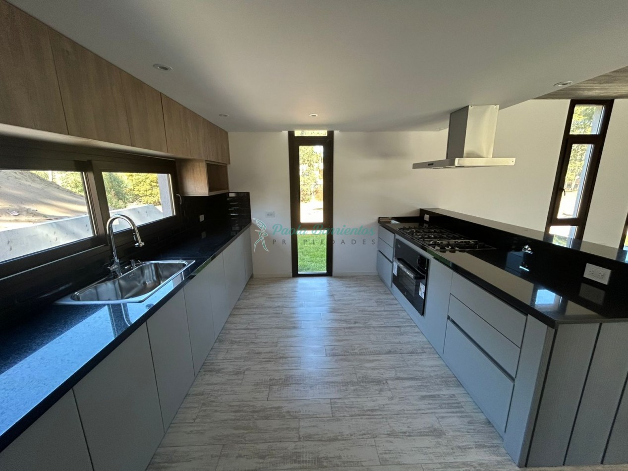 Vendo Casa a Estrenar en Pinamar zona Alamos II tres carabelas y bvlrd Alamos 
