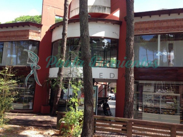vendo locales en carilo pb con baño juntos o separados