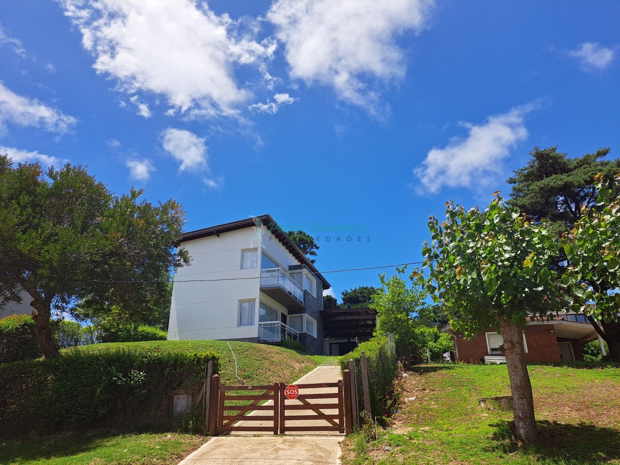 Alquilo casa en Ostende calle Loria 