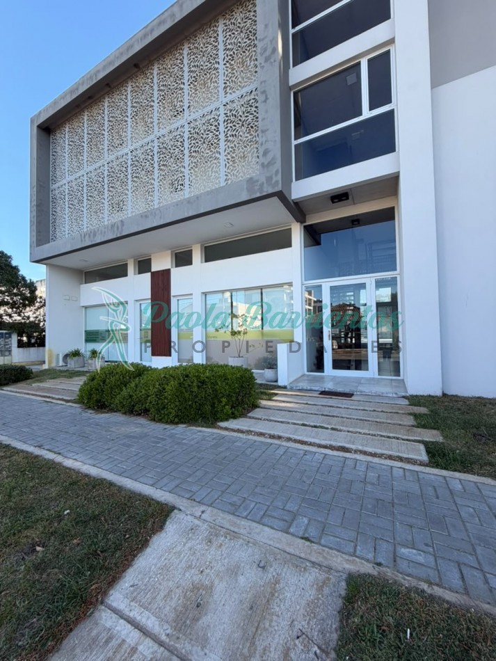Vendo departamento con dos cocheras 