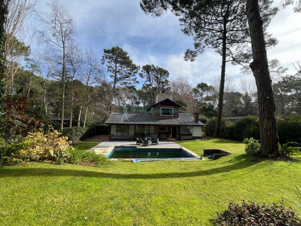 Vendo casa en Carilo Urraca 1356