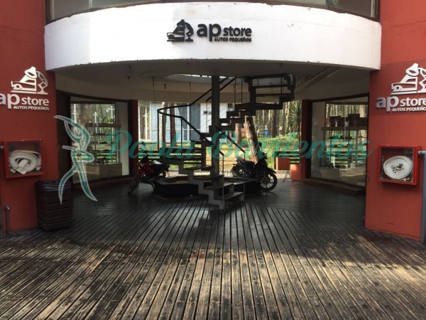 vendo locales en carilo pb con baño juntos o separados