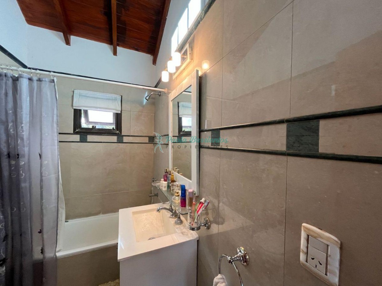 Vendo casa en Carilo Urraca 1356