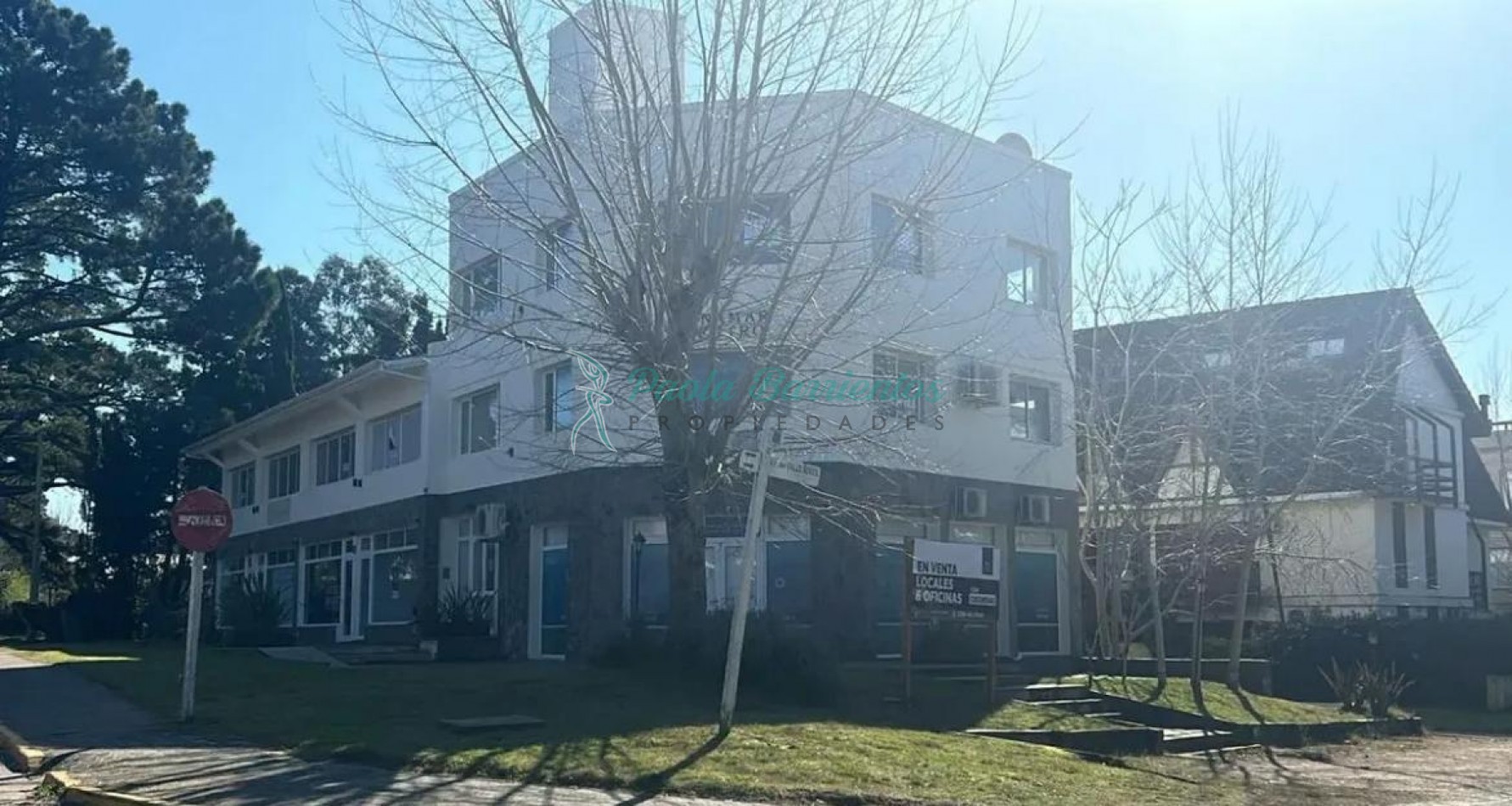Alquilo cochera en Pinamar centro 