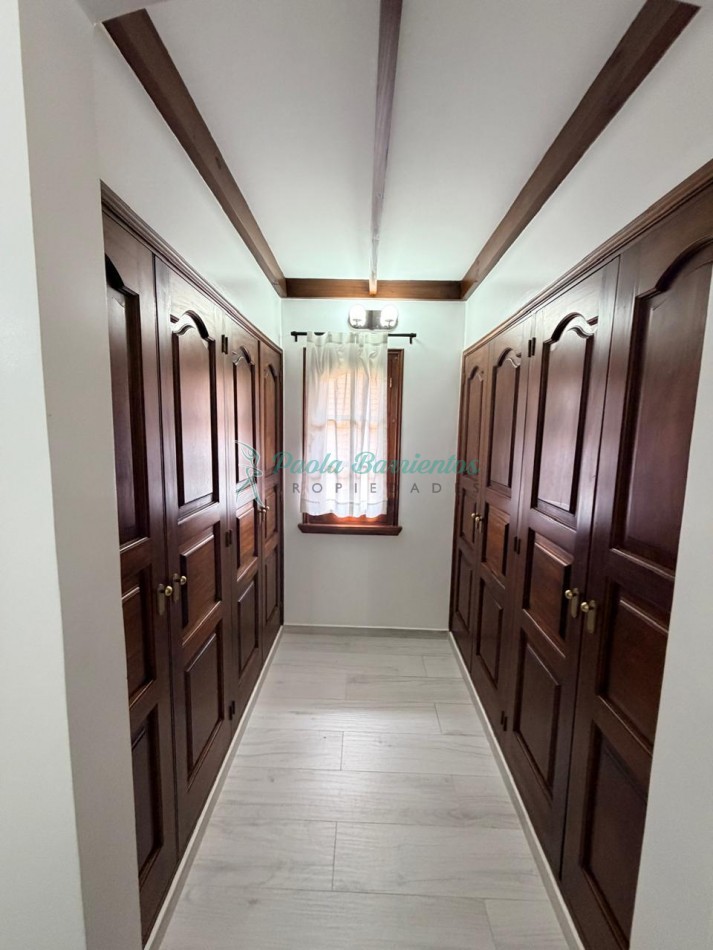 Alquilo casa  con pileta en Pinamar zona  centro Pinguinos 399