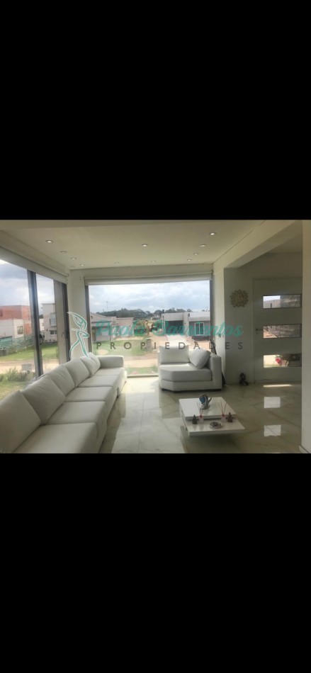 Alquilo casa en Costa Esmeralda Ecuestre 412 