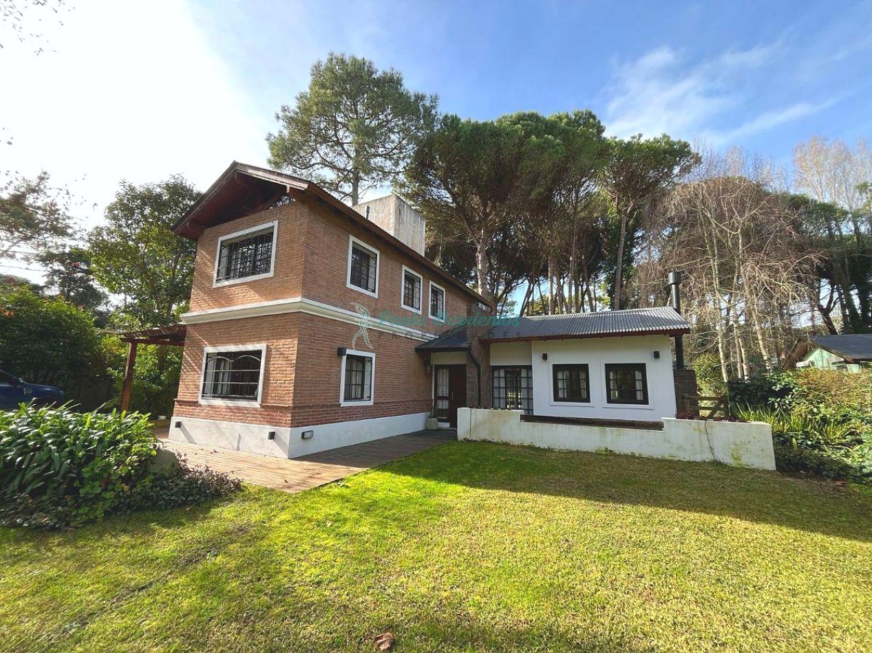Vendo casa en Carilo Urraca 1356