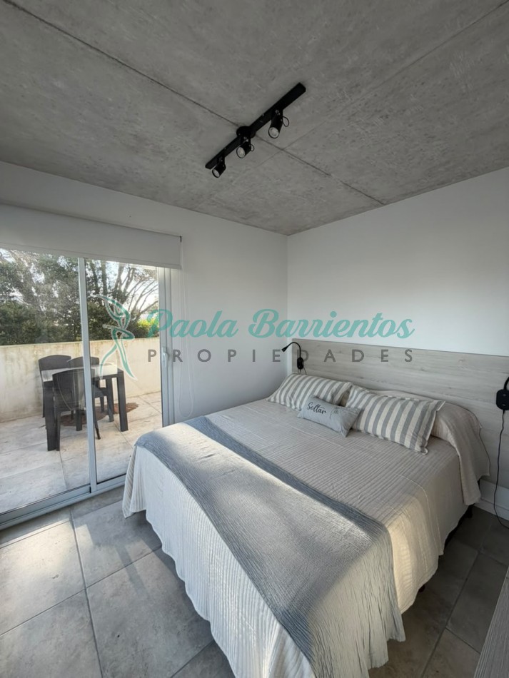 Vendo departamento con dos cocheras 