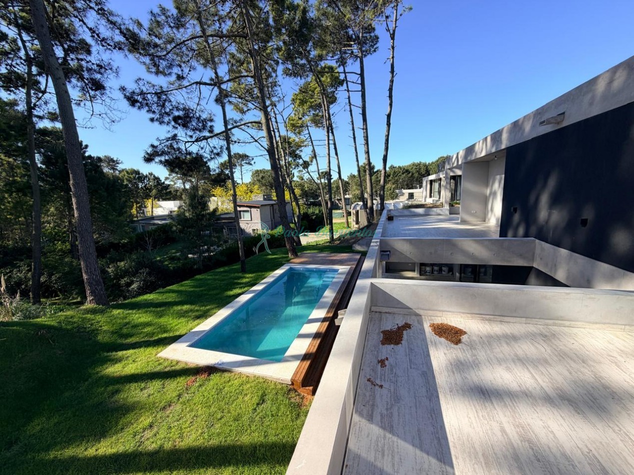 Vendo Casa a Estrenar en Pinamar zona Alamos II tres carabelas y bvlrd Alamos 