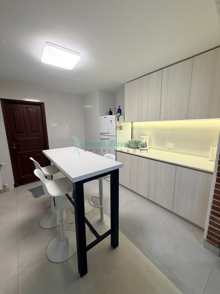 Alquilo casa  con pileta en Pinamar zona  centro Pinguinos 399