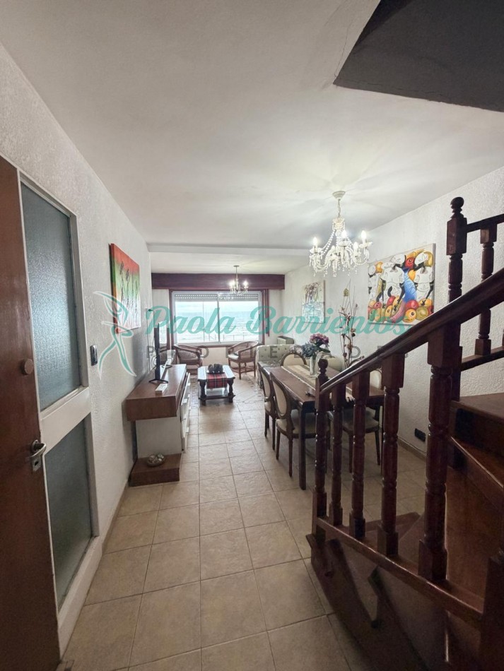 Vendo Departamento tipo duplex en av del mar y Bunge Pinamar con terraza 