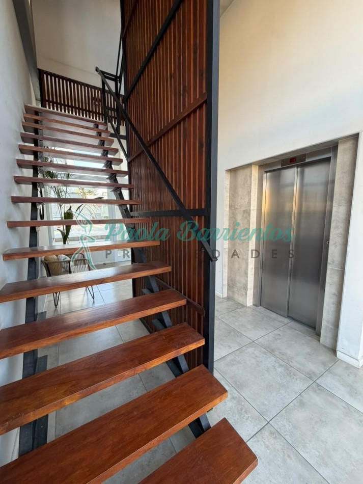 Vendo departamento con dos cocheras 