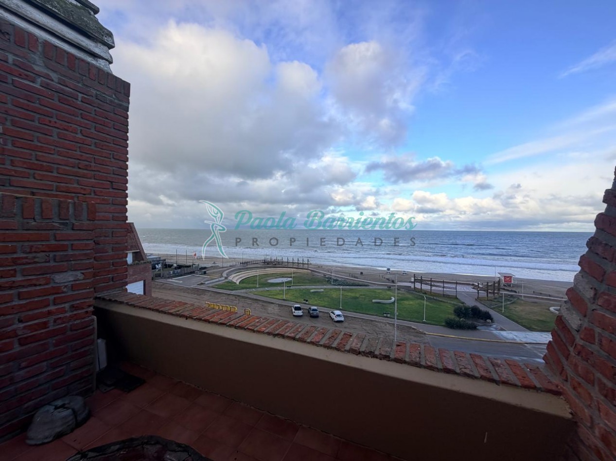 Vendo Departamento tipo duplex en av del mar y Bunge Pinamar con terraza 