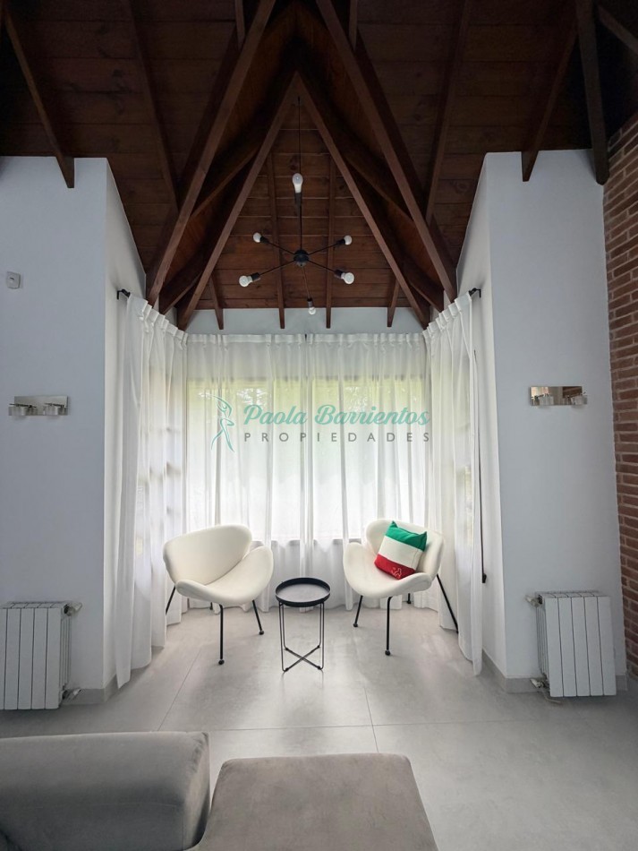 Alquilo casa  con pileta en Pinamar zona  centro Pinguinos 399