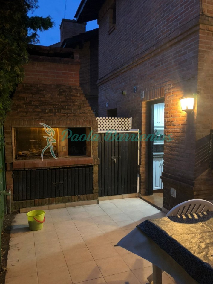 Alquilo Duplex en Pinamar calle Cazon 899 