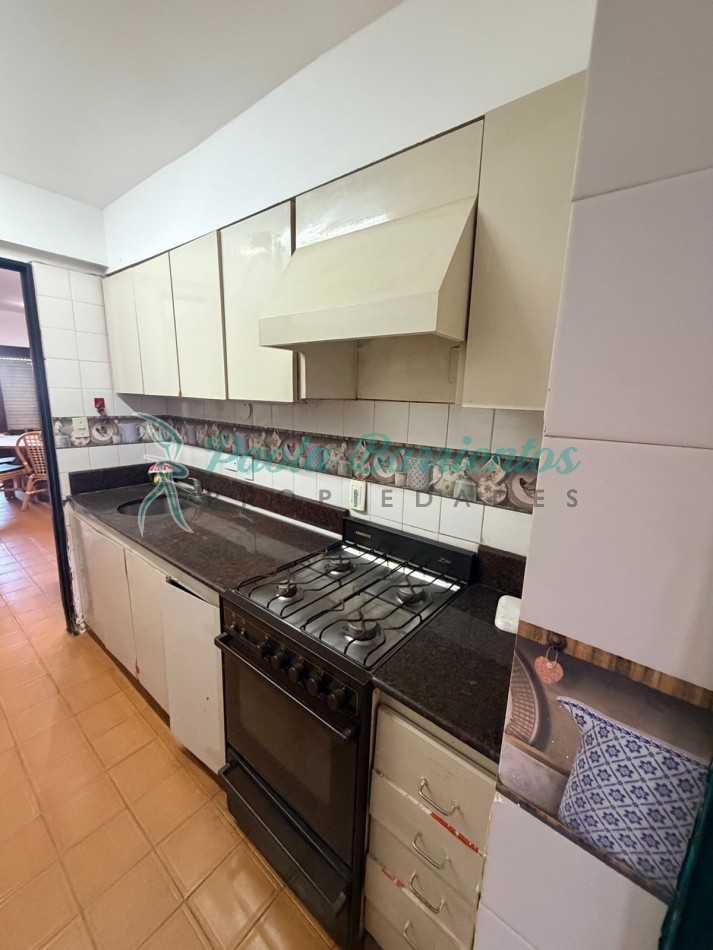 Vendo Departamento en av del mar y Bunge Pinamar
