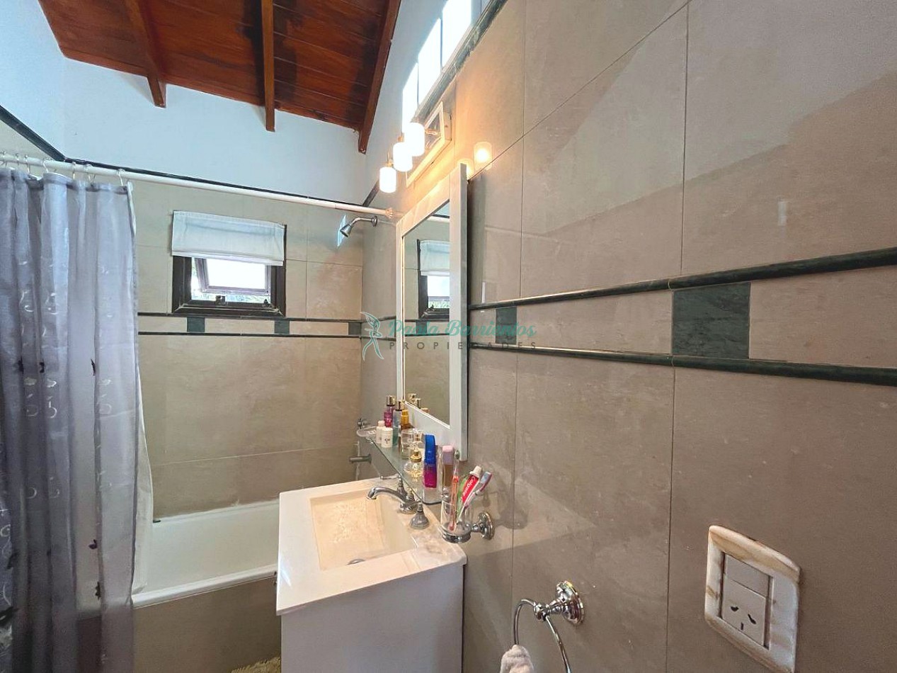 Vendo casa en Carilo Urraca 1356
