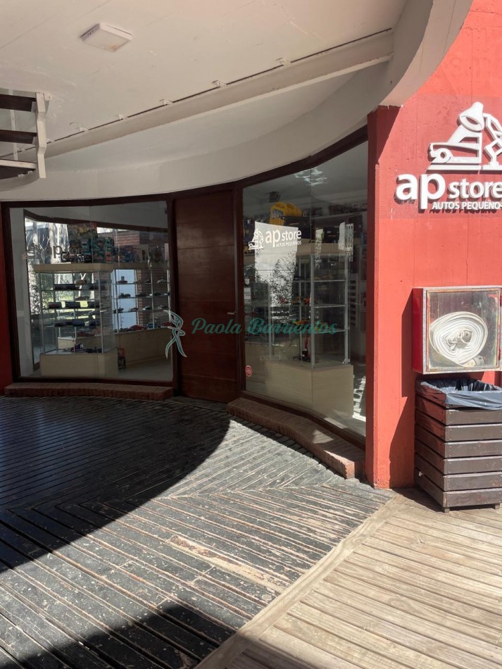 Vendo dos locales en Carilo  juntos o separados 