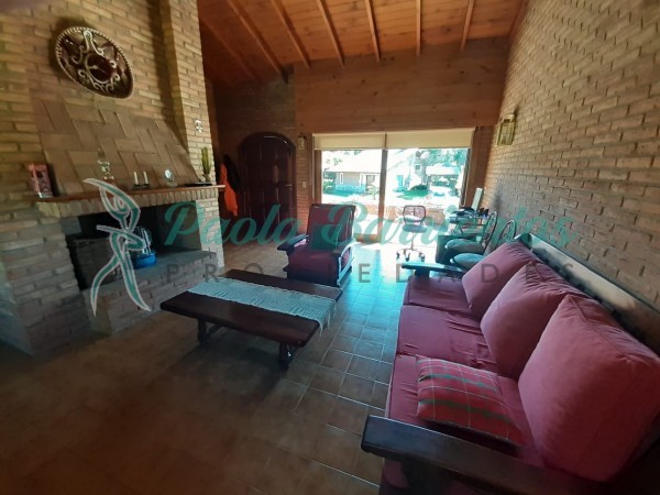 vendo casa en Pinamar de las Heraclidas 1260 entre ondinas y odiseo