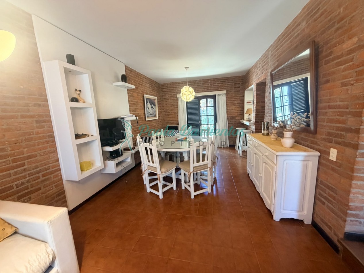 Vendo Duplex Pinamar calle Cazon 899