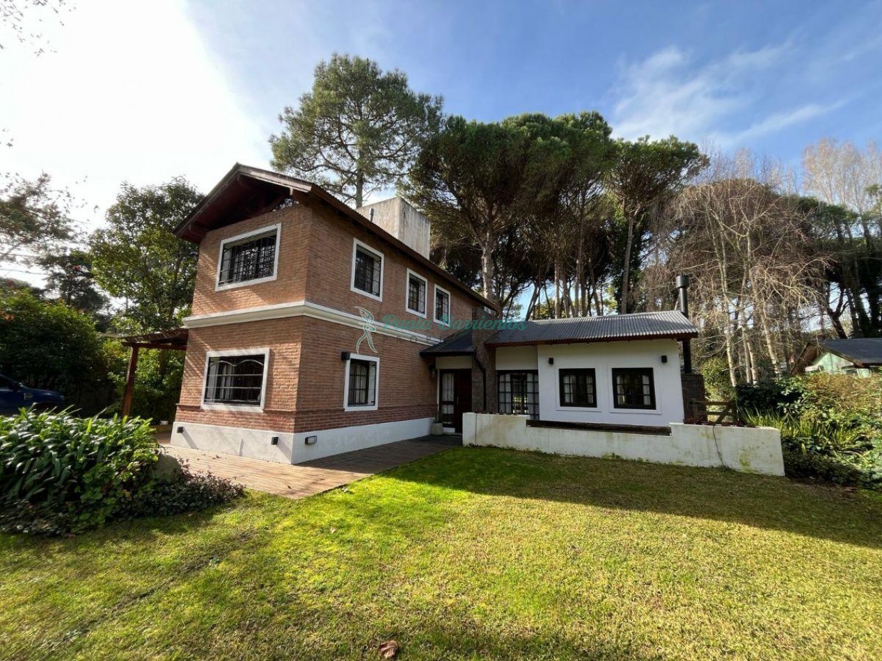 Vendo casa en Carilo Urraca 1356