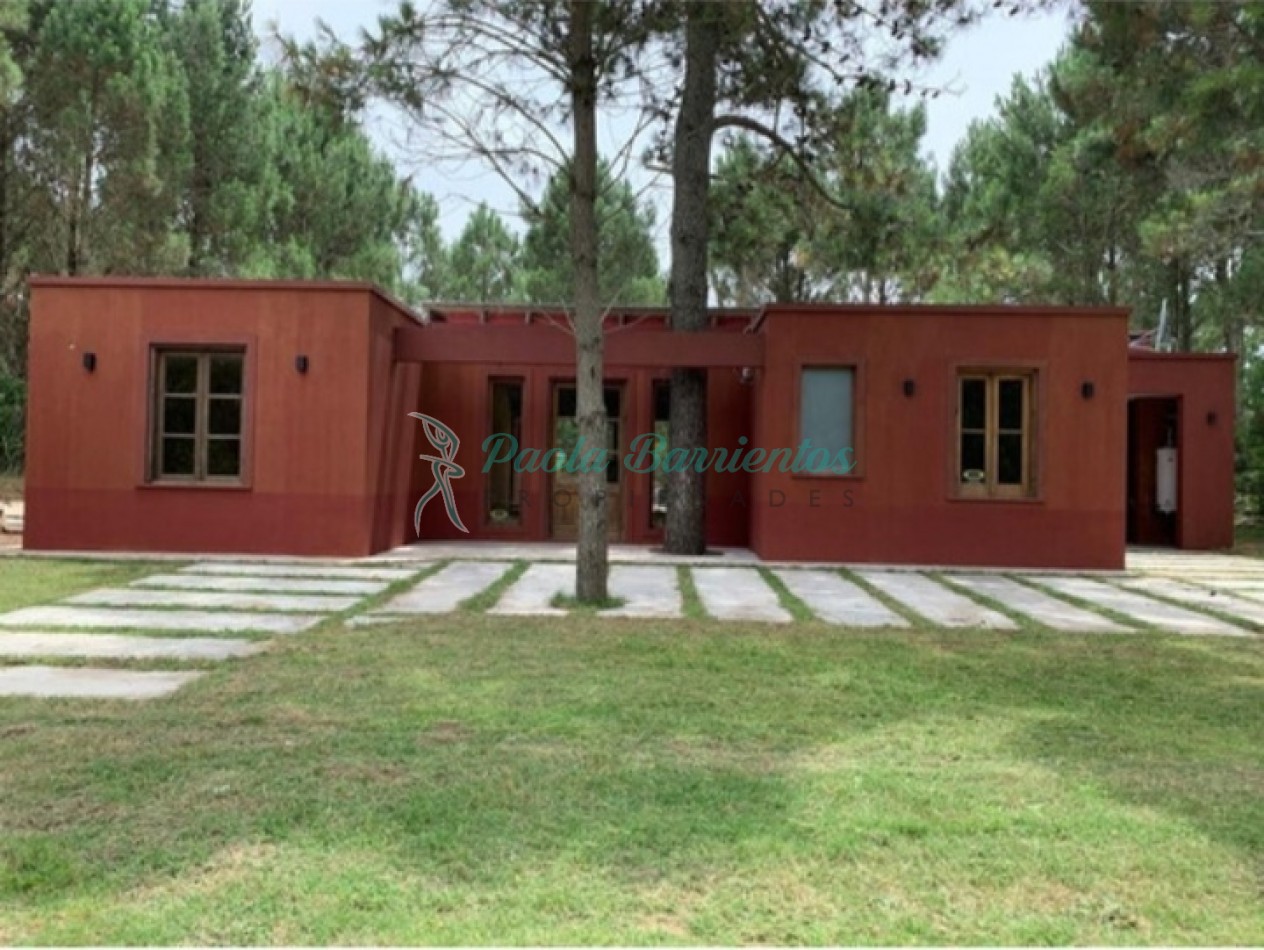 Alquilo casa estilo campo en Pinamar Fragata Libertad con vista a la Isla del Golf y piscina