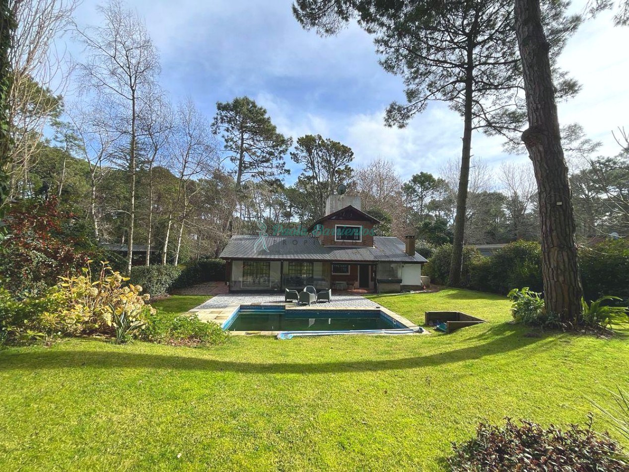 Vendo casa en Carilo Urraca 1356