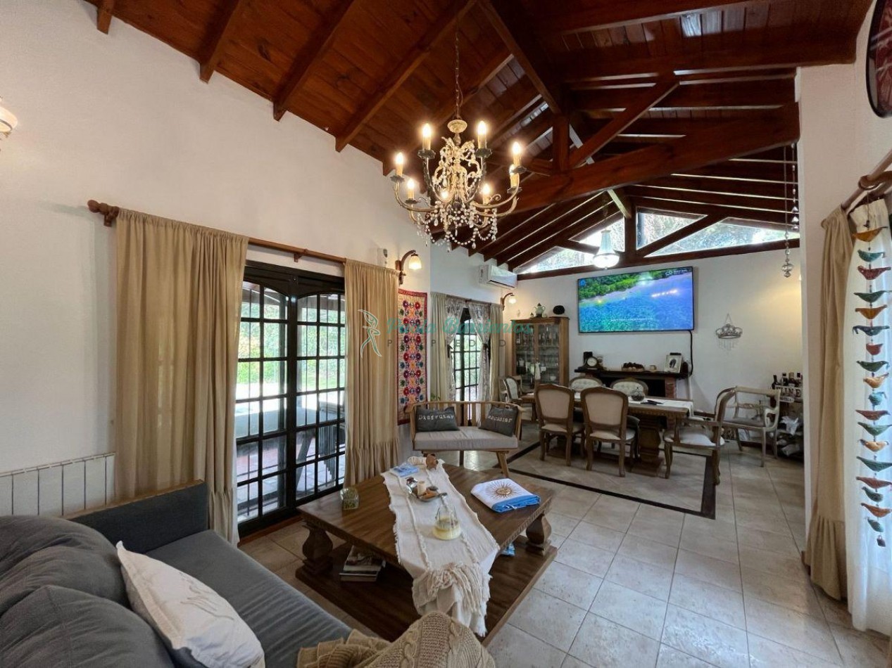 Vendo casa en Carilo Urraca 1356