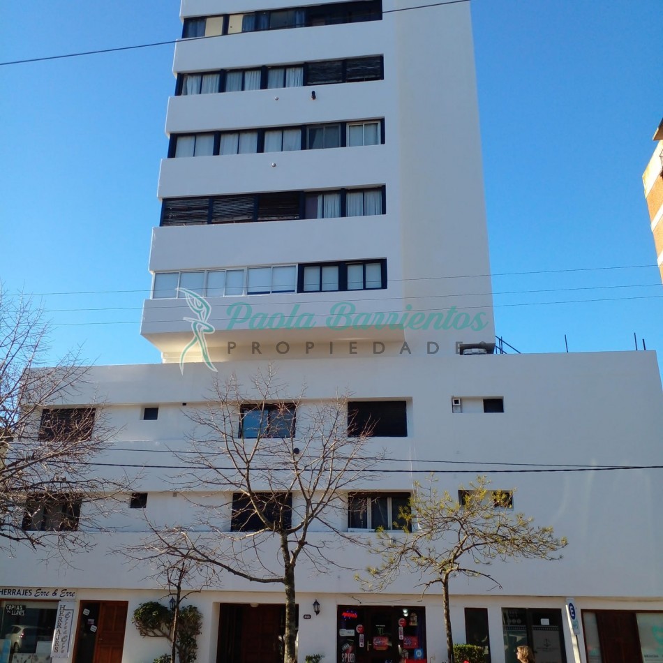 Vendo Local comercial con vivienda en el centro de Pinamar 