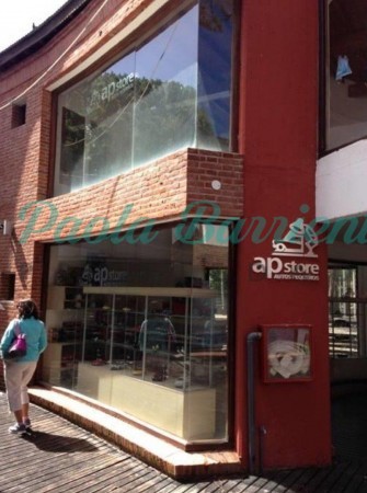 vendo locales en carilo pb con baño juntos o separados