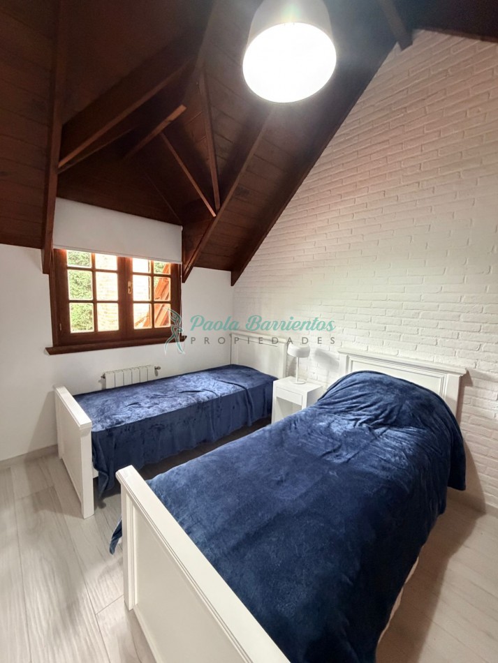 Alquilo casa  con pileta en Pinamar zona  centro Pinguinos 399