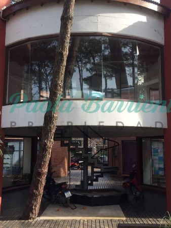 vendo locales en carilo pb con baño juntos o separados