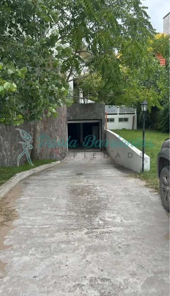 Alquilo cochera en Pinamar centro 