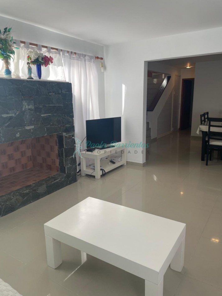 Alquilo casa en ostende Loria  y Victor Hugo