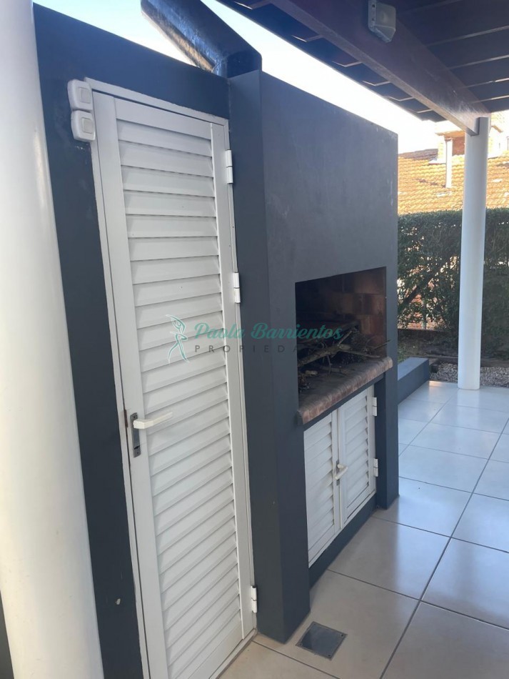 Alquilo casa en ostende Loria  y Victor Hugo