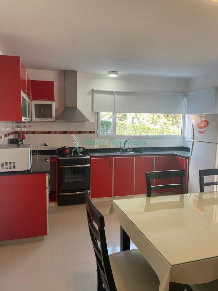 Alquilo casa en ostende Loria  y Victor Hugo