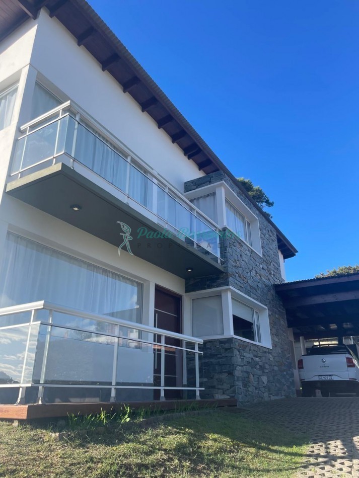 Alquilo casa en ostende Loria  y Victor Hugo