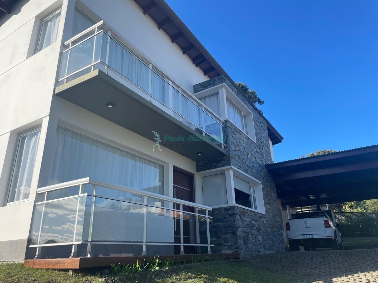 Alquilo casa en ostende Loria  y Victor Hugo