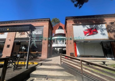 Vendo dos locales en Carilo  juntos o separados 