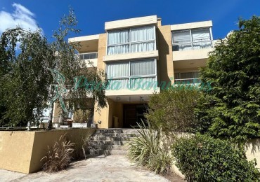 Vendo departamento en Pinamar centro  Jason 1482  con cochera 