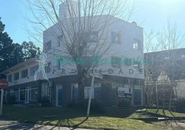 Alquilo cochera en Pinamar centro 