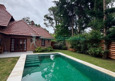 Alquilo casa  con pileta en Pinamar zona  centro Pinguinos 399